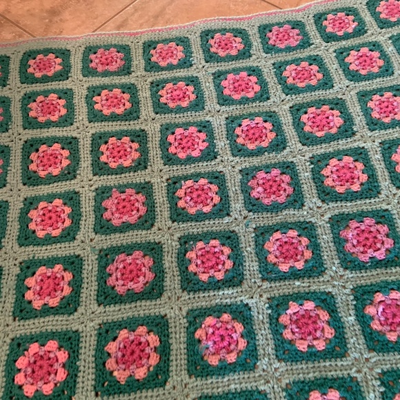 Vintage Handmade Crochet Granny Square Afghan Blanket Pink & Green 54"x45" - Picture 5 of 16